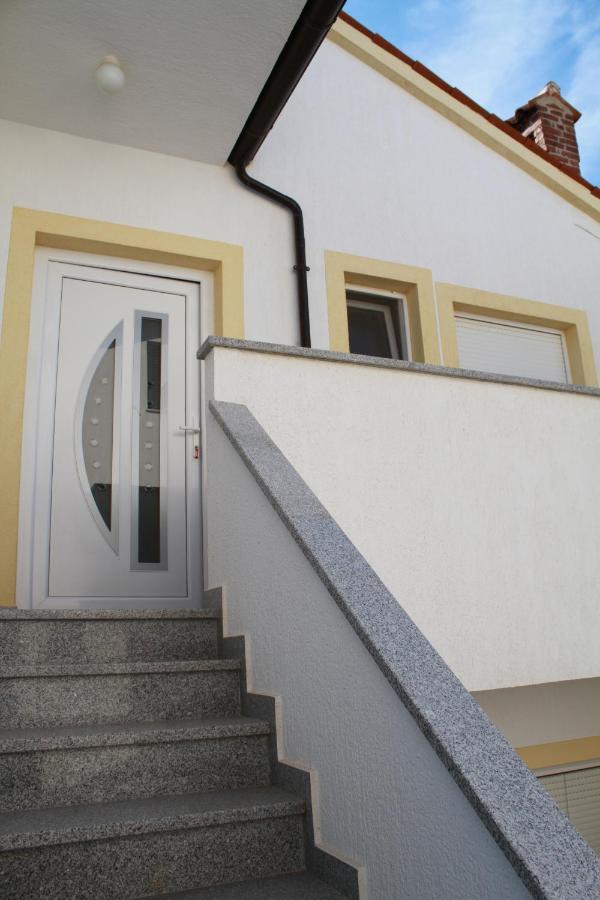 Apartment Mia Vinkuran Bagian luar foto